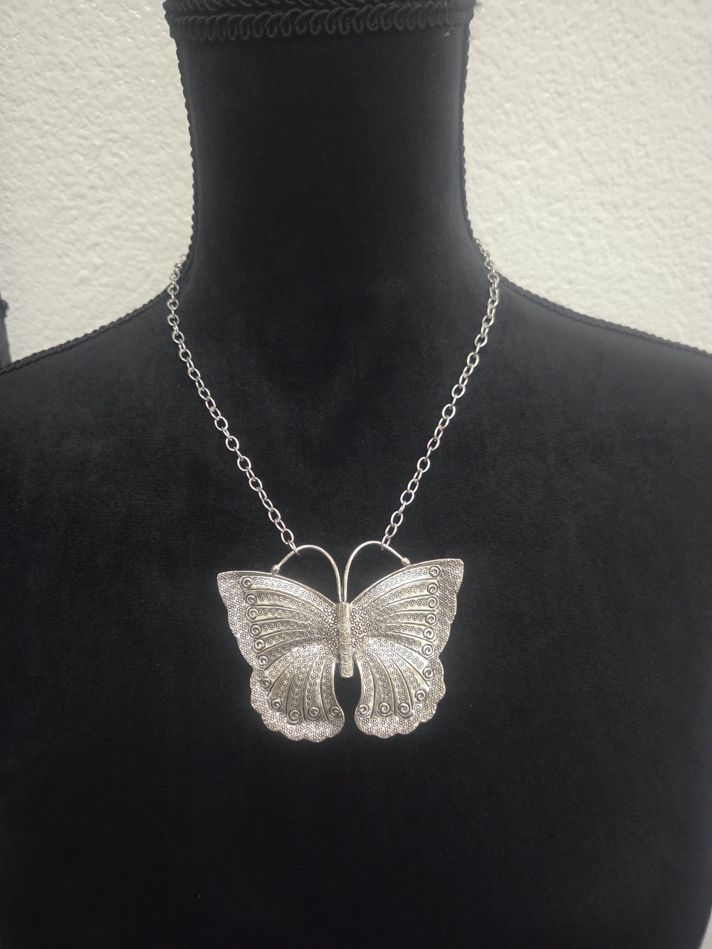 Silver Butterfly Pendant Necklace - Elegant Women Jewelry
